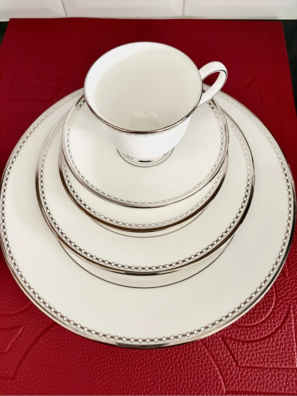 Lenox Pearl Platinum 5 piece Place setting Silver and White Brand NEW !